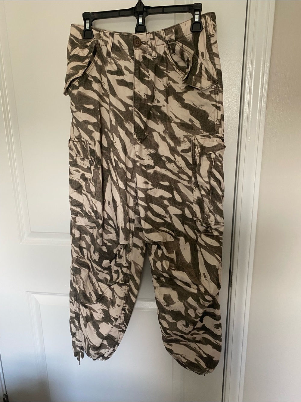 Topshop
High Waist Cotton Utility Pants in - Picture 9 of 9